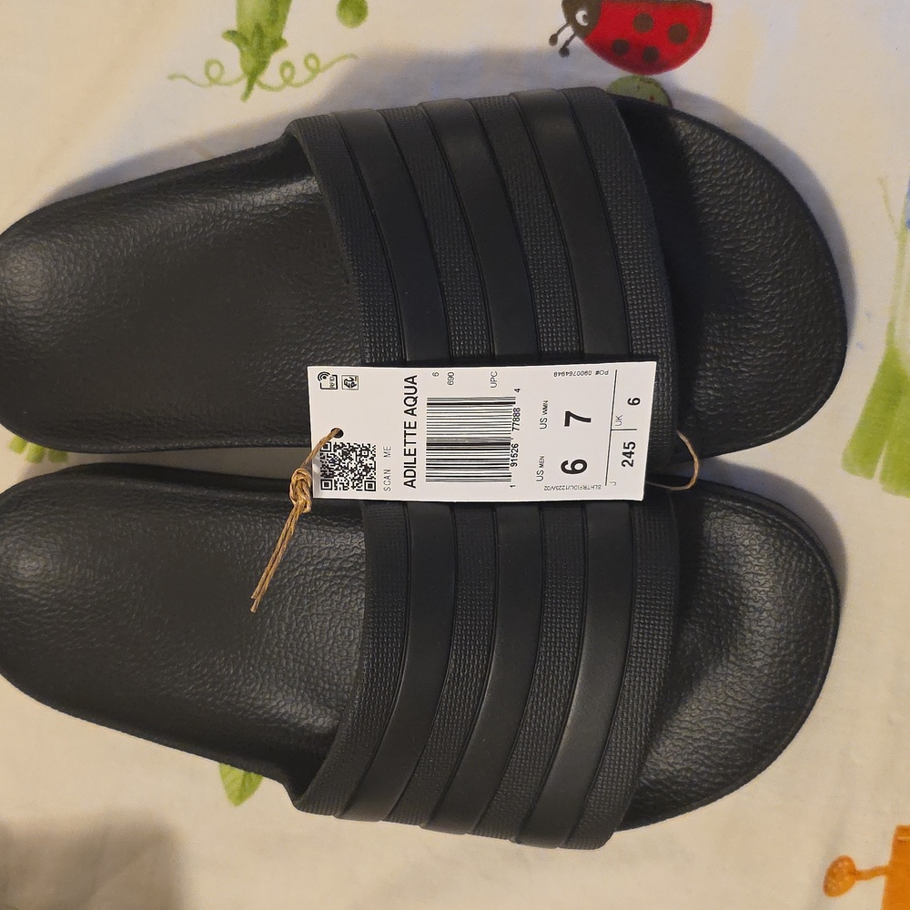 ADIDAS ADILETTE AQUA SLIDE SIZE 6 MENS/ 7 WOMENS BLACK.